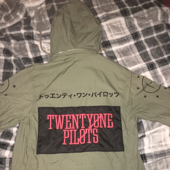 Twenty One Pilots Green Jacket W/Retractable Hood - Picture 3 of 4